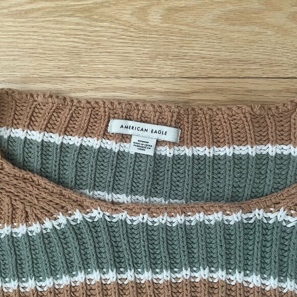 American Eagle Cropped, Knitted, Baggy Sweater - Picture 2 of 2